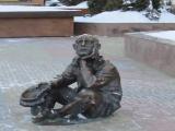 Фигура нищего около Альфа-Банка. Челябинск. Ноябрь 2011 Фигура нищего около Альфа-Банка. Челябинск. Ноябрь 2011