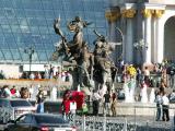 Inependance Square: Памятник Oснователям Киева 