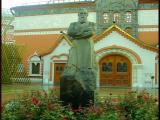 Памятник Павлу Михайловичу Третьякову, основателю Третьяковской галереи.