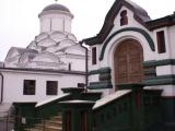 Собор Рождества Пресвятой Богородицы и крыльцо церкви Святого Иоанна Златоуста...