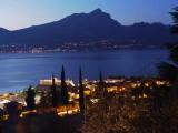 Toscolano-Maderno von Torri aus bei Sonnenuntergang Toscolano-Maderno von Torri aus bei Sonnenuntergang