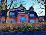 Dornacher Anthroposophen-Kolonie: Haus Hammacher-Voith an der Burgstrasse, erbaut 1963. Architektur von Albert von Baravalle. Dornacher Anthroposophen-Kolonie: Haus Hammacher-Voith an der Burgstrasse, erbaut 1963. Architektur von Albert von Baravalle.
