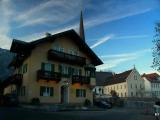 Wohnhaus "Zum Horna", Fürstenstraße 27 und alte Pfarrkirche St. Martin mit angeschlossener ehem. Klausur und Schule der Armen Schulschwestern, Garmisch-Partenkirchen, 03/2012, (MT) Wohnhaus "Zum Horna", Fürstenstraße 27 und alte Pfarrkirche St. Martin mit angeschlossener ehem. Klausur und Schule der Armen Schulschwestern, Garmisch-Partenkirchen, 03/2012, (MT)