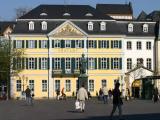 Palais Fürstenberg (heute Hauptpost) und Beethovendenkmal in Bonn Palais Fürstenberg (heute Hauptpost) und Beethovendenkmal in Bonn