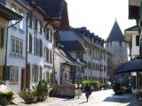 Murten, Deutsche Kirchgasse mit Hexenturm