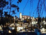 Albaicín; En la mañana, sentado en la muralla, escucho tu eco, en un despertar de puertas y ventanas, entre enredaderas, jazmines, Abetos y Palmeras. Albaicín; El Sol enciende tus tejados rojos, entre callejuelas,creadas por casa encaladas; de forma Albaicín; En la mañana, sentado en la muralla, escucho tu eco, en un despertar de puertas y ventanas, entre enredaderas, jazmines, Abetos y Palmeras. Albaicín; El Sol enciende tus tejados rojos, entre callejuelas,creadas por casa encaladas; de forma