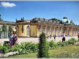 Auf dem Vorplatz Schloss Sanssouci. Auf dem Vorplatz Schloss Sanssouci.