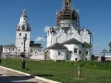 Успенский собор и Никольская церковь.