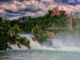 Der Rheinfall bei Schaffhausen ist der größte Wasserfall Europas.