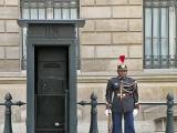 Garde Républicaine devant le Palais de l'Elysée. Garde Républicaine devant le Palais de l'Elysée.