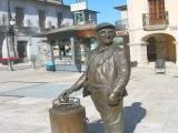 Ponferrada, monumento al barquillero. Ponferrada, monumento al barquillero.