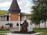 Памятник  Патриарху Иову 