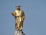 Statua di Cristo Redentore sul campanile di Basilica del Sacro Cuore di Gesù