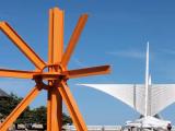 di Suvero sculpture and Calatrava building, Milwaukee