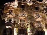Barcelona, Casa Batlló - l'obra mestra de Gaudí, amb il · luminació / la obra maestra de Gaudí, con iluminación Barcelona, Casa Batlló - l'obra mestra de Gaudí, amb il · luminació / la obra maestra de Gaudí, con iluminación