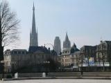 Rouen - La Cathédrale vu du parvis de l'Hôtel-de-Ville