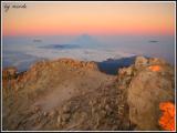 ► Desde la cima del Teide (altura 3718m.) se observa La Gomera, El Hierro, La Palma y la sombra del TEIDE sobre ellas ( ampliar +)   ✰ ✰ 