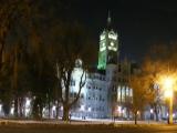 City hall de noche