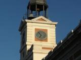 Torre con reloj en la Real Casa de Correos, sede de la Comunidad de Madrid Torre con reloj en la Real Casa de Correos, sede de la Comunidad de Madrid