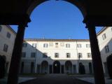 Il chiostro del Collegium Rhaudense - Padri Oblati Missionari - Rho (MI) Il chiostro del Collegium Rhaudense - Padri Oblati Missionari - Rho (MI)