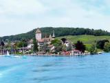 Suisse, sur le lac de Thoune le Château de Spiez Suisse, sur le lac de Thoune le Château de Spiez