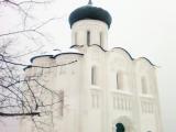 Шедерв древнерусского зодчества,белокаменная церковь Покрова Пресвятой Богородицы (1165г) на Нерли,северо-восточная сторона. Шедерв древнерусского зодчества,белокаменная церковь Покрова Пресвятой Богородицы (1165г) на Нерли,северо-восточная сторона.