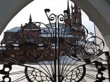 Сквозь кованное кружево Сквозь кованное кружево