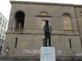 Statua di Fattori e Cisternino di città Statua di Fattori e Cisternino di città