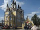 Томск. 28.04.2113. Воскресенская церковь. Вдали виден громадный колокол звонницы