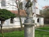 Antoniusstatue vor der Pfarrkirche