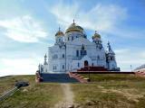  Крестовоздвиженский собор в Белогорском монастыре, середина мая 2013