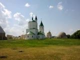 Почти все достопримечательности Болгар на одном кадре (Восточный мавзолей XIV в. Соборная мечеть XIII век. Большой минарет (реконструкция). Церковь Успенья XVIII в. Памятный знак XXI в. Северный мавзолей XIV в.). Болгар. Татария. Июнь 2013 Почти все достопримечательности Болгар на одном кадре (Восточный мавзолей XIV в. Соборная мечеть XIII век. Большой минарет (реконструкция). Церковь Успенья XVIII в. Памятный знак XXI в. Северный мавзолей XIV в.). Болгар. Татария. Июнь 2013