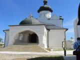 Вход Успенского собора XVI в.  Успенский Богородицкий монастырь. Остров-град Свияжск. РТ. Июнь 2013
