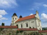 Bojkovice, kostel za hřbitovní zdí z ulice Jiráskova Bojkovice, kostel za hřbitovní zdí z ulice Jiráskova