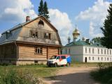 Братский корпус и хозяйственные постройки Свято-Благовещенской Никандровой пустыни Братский корпус и хозяйственные постройки Свято-Благовещенской Никандровой пустыни