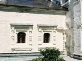 Фрагмент южного фасада церкви Сергия Радонежского в Комягино Фрагмент южного фасада церкви Сергия Радонежского в Комягино