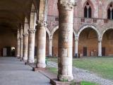 Pavia - Il Portico interno del Castello Visconteo Pavia - Il Portico interno del Castello Visconteo