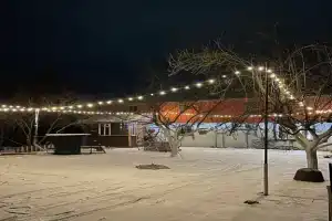 Уютный деревенский домик с русской баней возле озера в Большой Ухолоде