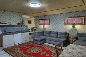 Апартаменты с баней и детской площадкой в пригороде Бреста