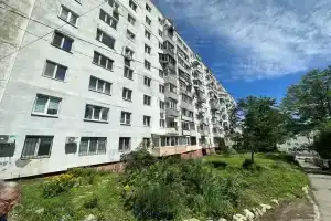 Уютная и светлая 2- квартира 45 м² . Все окна выходят на море. Тихая, Владивосток