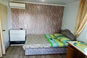 Четырёхместный номер, Яровое