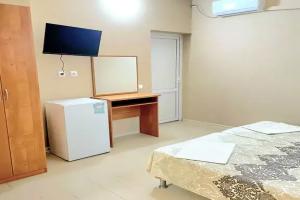 Трехместный номер на мансарде, подогреваемый бассейн, детская площадка, Кабардинка