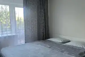 1 ком., кв. на 4 гостя рядом с НВВКУ, и клиникой Мешалкина, Академгородок