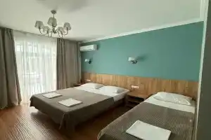 Трёхместный номер стандарт, Кучугуры