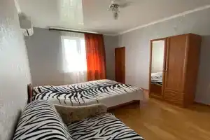 Четырёхместный номер стандарт, Алахадзы