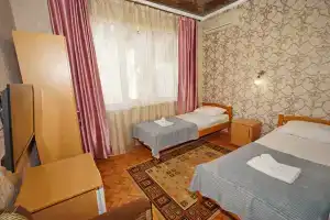 Трёхместный номер стандарт, Лазаревское