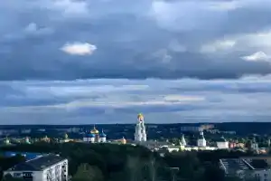 С видом на главную достопримечательность - Троице-Сергиеву Лавру, Сергиев Посад