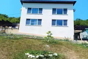 Уютный дом дупликс (правая половина) рядом с морем