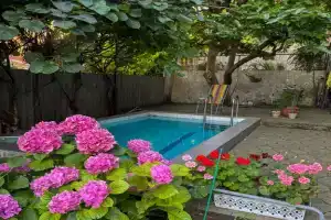 Уютная комната с бассейном и видом на горы, Туапсе