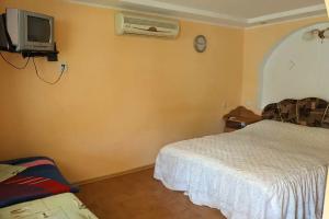 Отдельный дом в частном секторе с кухней и санузлом